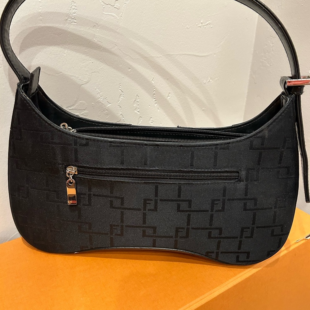 Black shoulder bag with inside zipper compartment